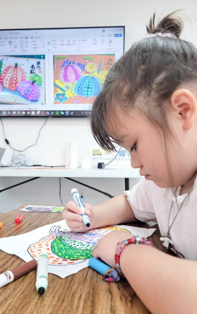 Children creating art in Chinese Creative Art class
